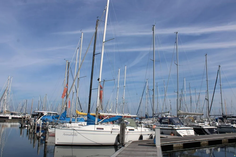 2010 Bavaria 32 Cruiser for sale in Lelystad, The Netherlands, photo 2 of 5