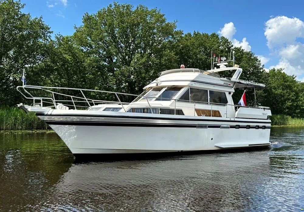 BoatPhoto.coverAlt