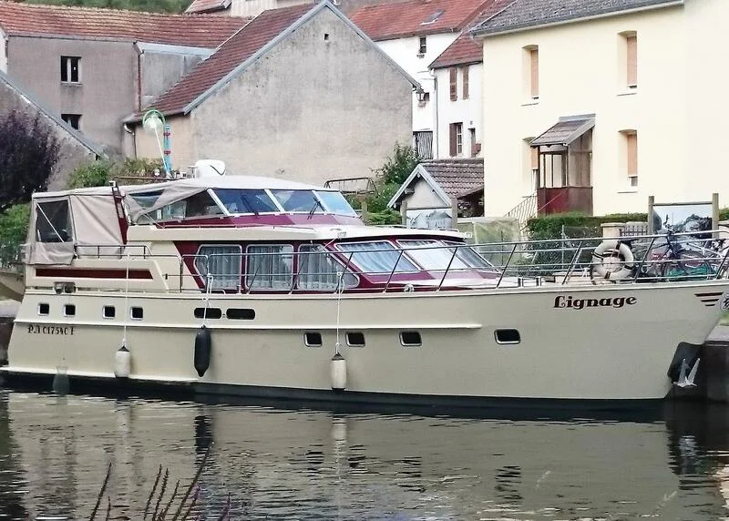 BoatPhoto.coverAlt