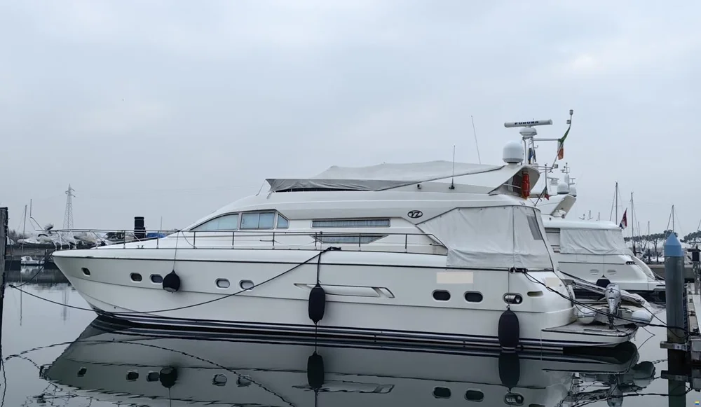 BoatPhoto.coverAlt