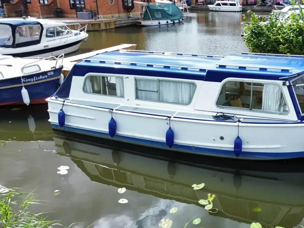 BoatPhoto.coverAlt