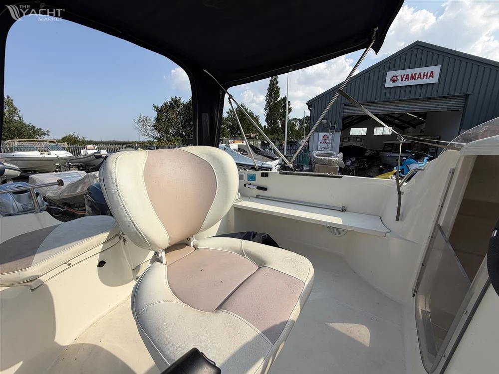 2010 Quicksilver 470 Cruiser for sale in United Kingdom, photo 3 of 5