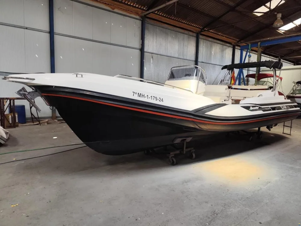 BoatPhoto.coverAlt
