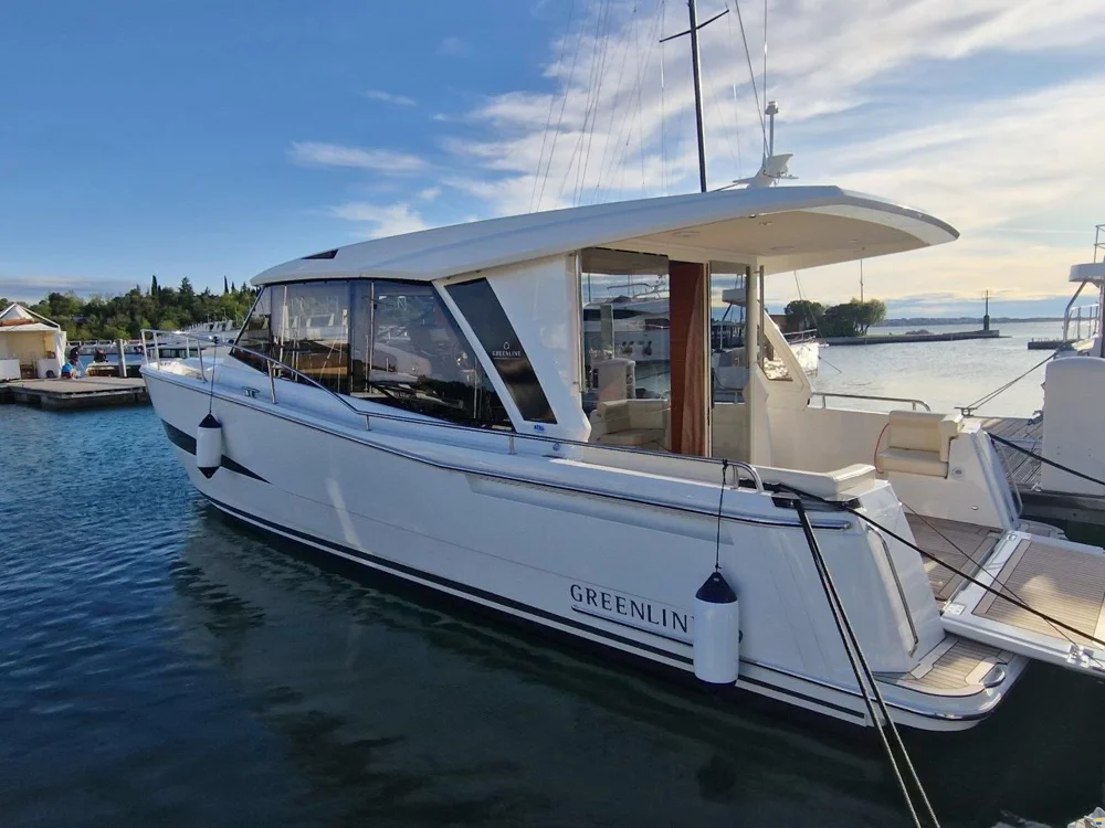 BoatPhoto.coverAlt