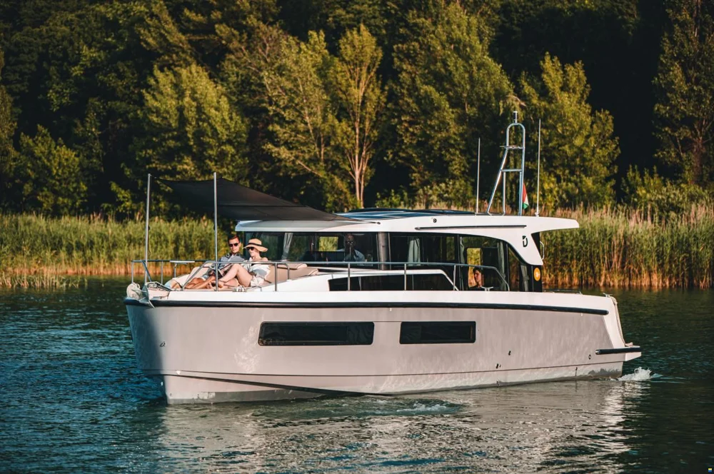 BoatPhoto.coverAlt