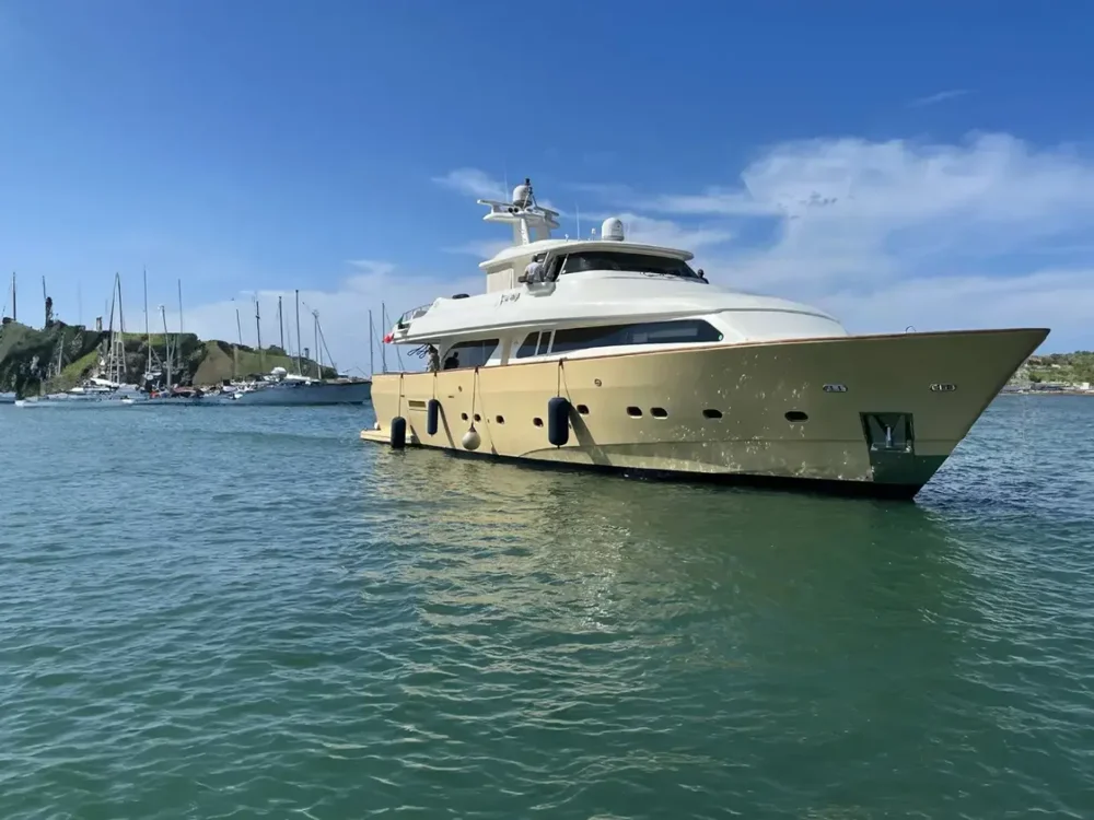 BoatPhoto.coverAlt