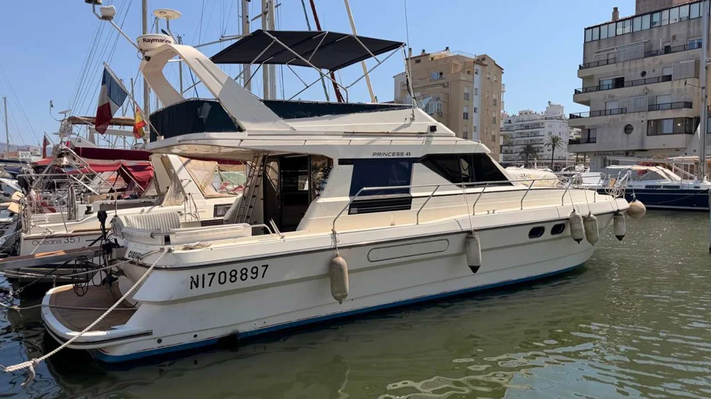 BoatPhoto.coverAlt