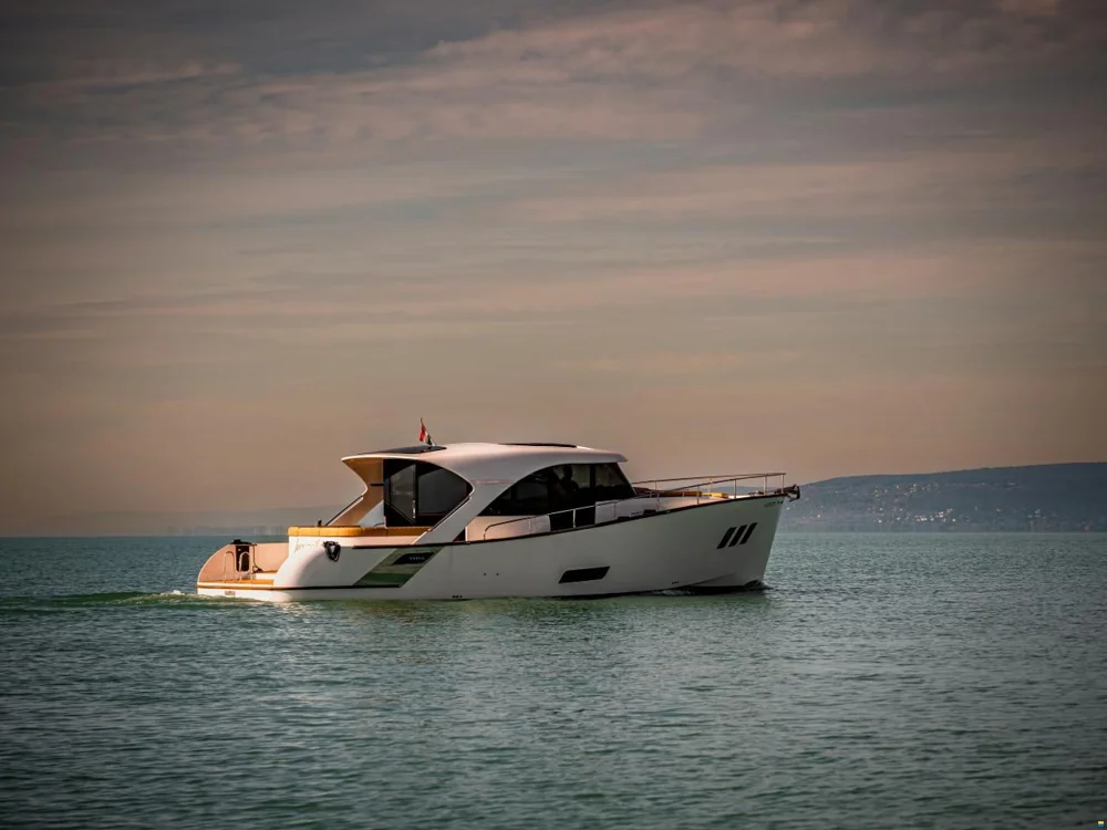 BoatPhoto.coverAlt